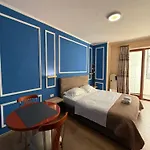 Adore * Tirana