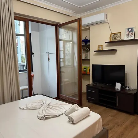 Adore * ティラナ